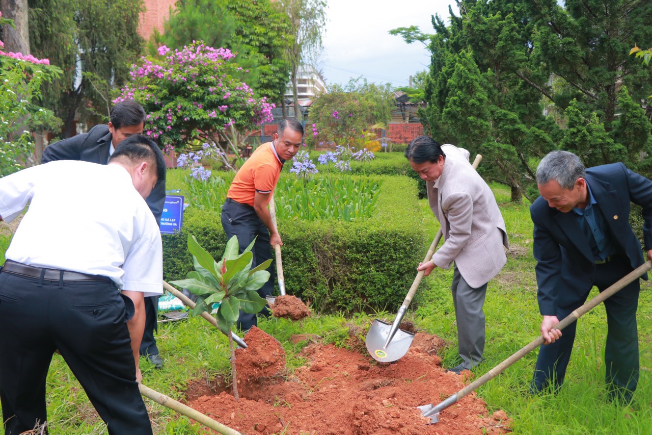 KienlongBank Lâm Đồng “gieo mầm” tình yêu từ Trường Sa về Đất liền