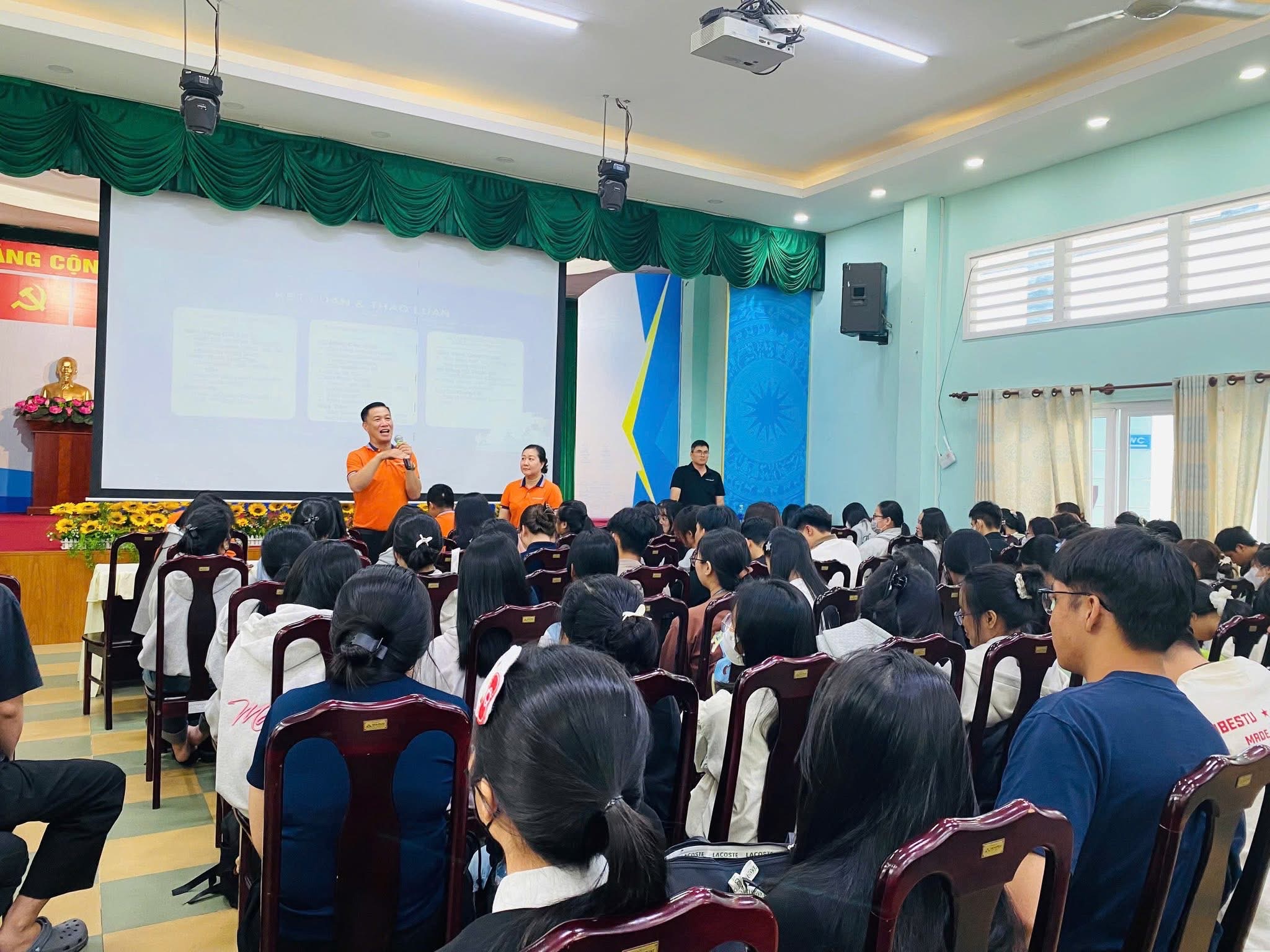 KLB CHIA SẺ ĐỊNH HƯỚNG NGHỀ NGHIỆP TẠI ĐH LAO ĐỘNG XÃ HỘI (CS II)